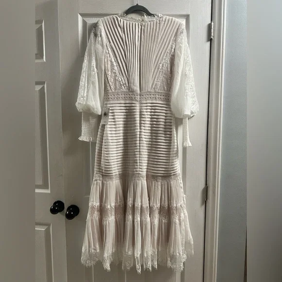Tadashi Shoji Lace Pintuck Long Sleeve Cocktail Dress Size 2
